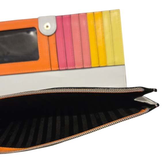 Victoria's Secret Slim Wristlet Wallet in Pink - Picture 4 of 4